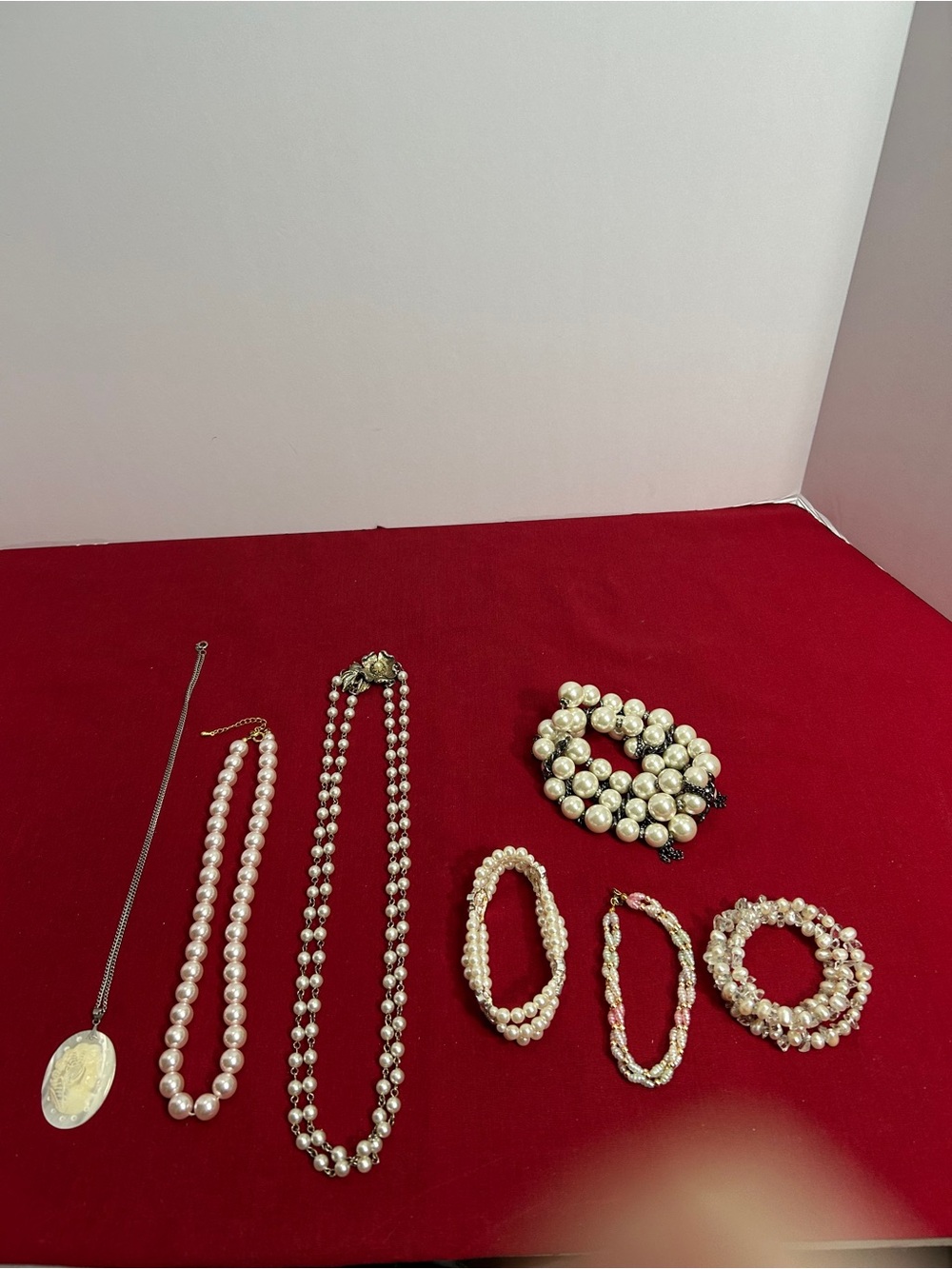 Pearl faux 4 Bracelet Set in Ivory - and 3 necklacesElegant Women's Jewelry
